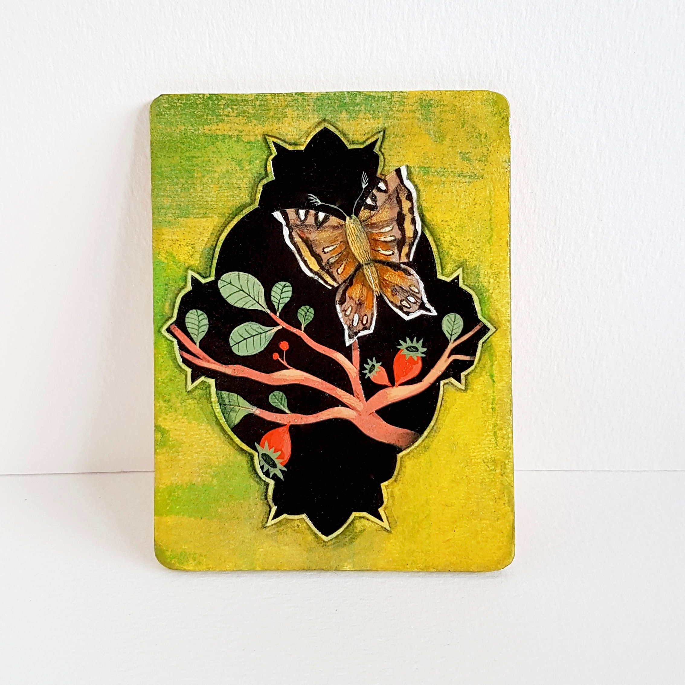 Miniature Peinte Papillon sur La Branche - Paper Cut-Paper Art-