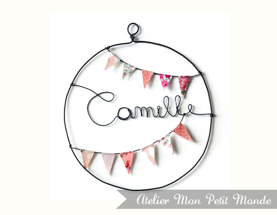 Cadeau Naissance Fille Prénom Couronne Fil de Fer et 2 Guirlandes Fanions Roses, Décoration Murale, 