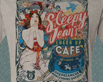 Sleepy Jeans Cheer Up Cafe - Daydream Believer - Vintage-style T-Shirt Tee Travel Souvenir TV Monkees song music