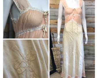 Incredible 1930's silk/crepe negligee in immaculate condition.