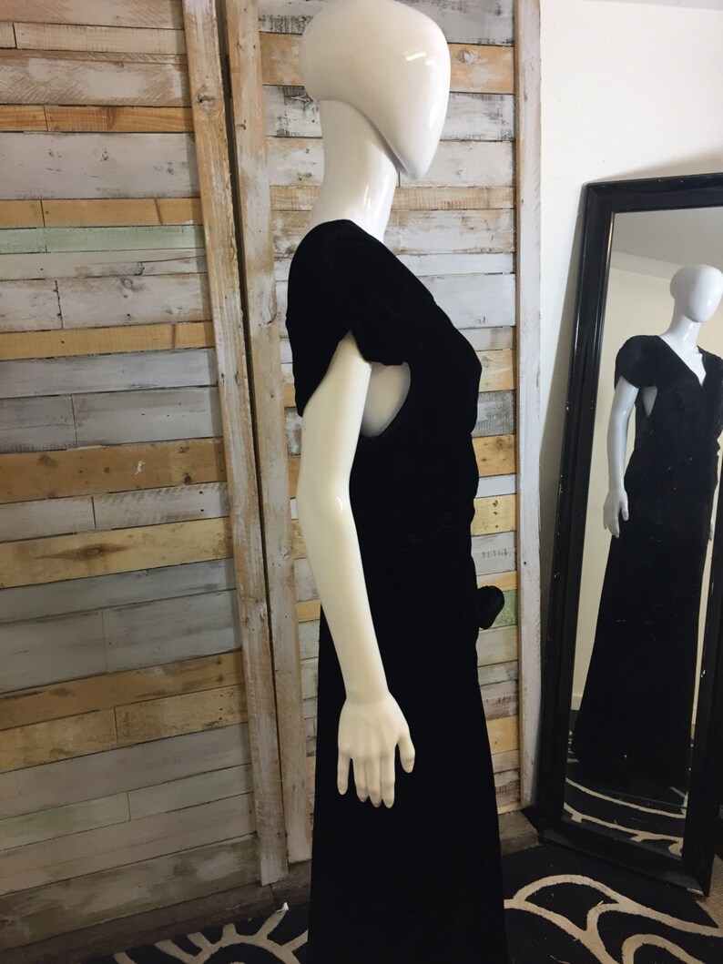 very good sized deep dark flock velvet 1930s handmade dress with bow detail
