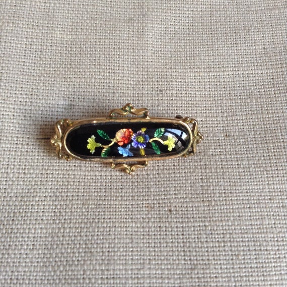 1910's enamel brooch.