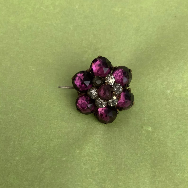 Purple brooch XIXth.