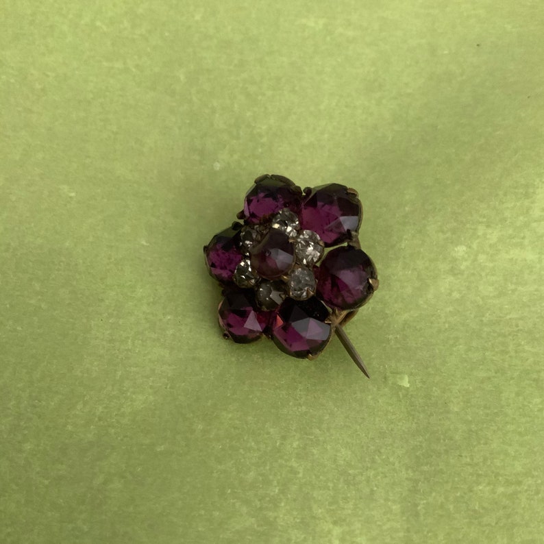 Purple brooch XIXth.