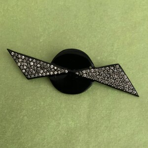 Typical 1930s acetate  brooch (black)