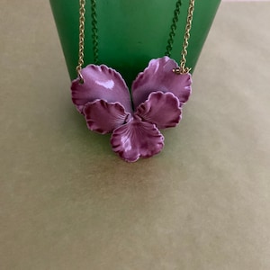Colar &quot;amor-perfeito&quot; rosa 1970