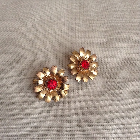 1960's "daisy" clip-on earrings.