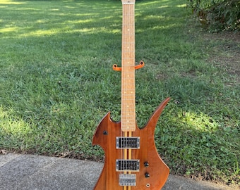 Modelo de la Tierra Media, guitarra eléctrica hecha a mano.