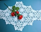 Lovely well done vintage 1970s handmade crochet white cotton yarn flower motive tablet tablecloth
