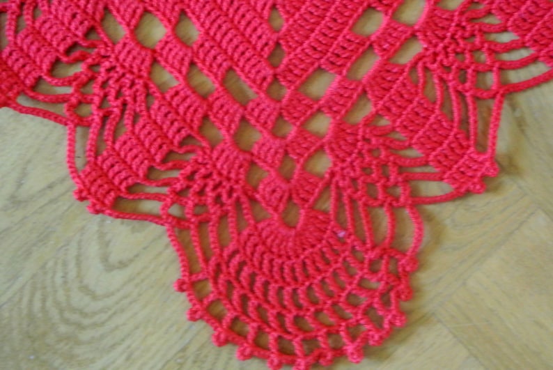 Lovely well done vintage 1980s square handmade crochet Christmas red cotton yarn tablet tablecloth