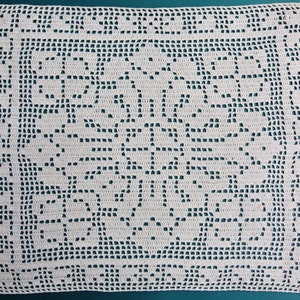 Lovely small exellently well done vintage 1950s handmade crochet rectangular twisted shimmering white cotton yarn tablet tablecloth