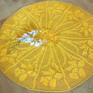Vintage 1980 Gelbe Häkeldecke Baumwolle: Narzissen-Motiv, 38-Zoll-Rund