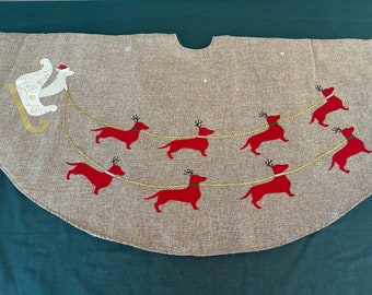 48” Tree Skirt - soft burlap with red dogs | Dachshund Christmas, Dachshund Tree Skirt, Dachshund Ornament, Doxie Home