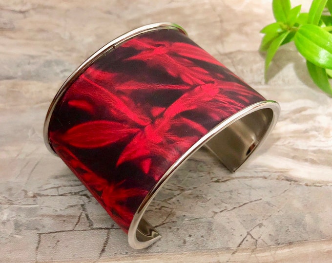 RED ‘N’ BLACK Shibori Wide Leather Cuff Bracelet, Adiré Leather Bracelet, Tie-Dyed Italian Leather