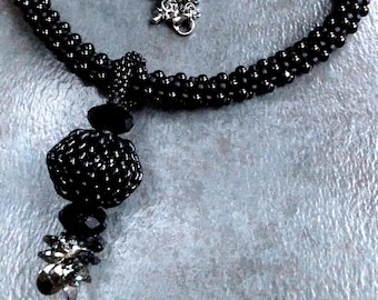 BLACK PEARLS ‘N’ CRYSTALS necklace and earrings set with detachable pendant, Kumihimo,