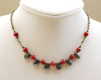 Karneol Pyrit Halskette - Zierliche Boho Edelstein Perlenkette - Dunkelorange Karneol mit Narrengold - Zartes Messing verstellbar
