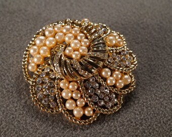 Vintage Silver Tone Pin Brooch 31 Prong Set Round Oval Glass Rhinestone Regal Round Setting Art Deco Style #2580