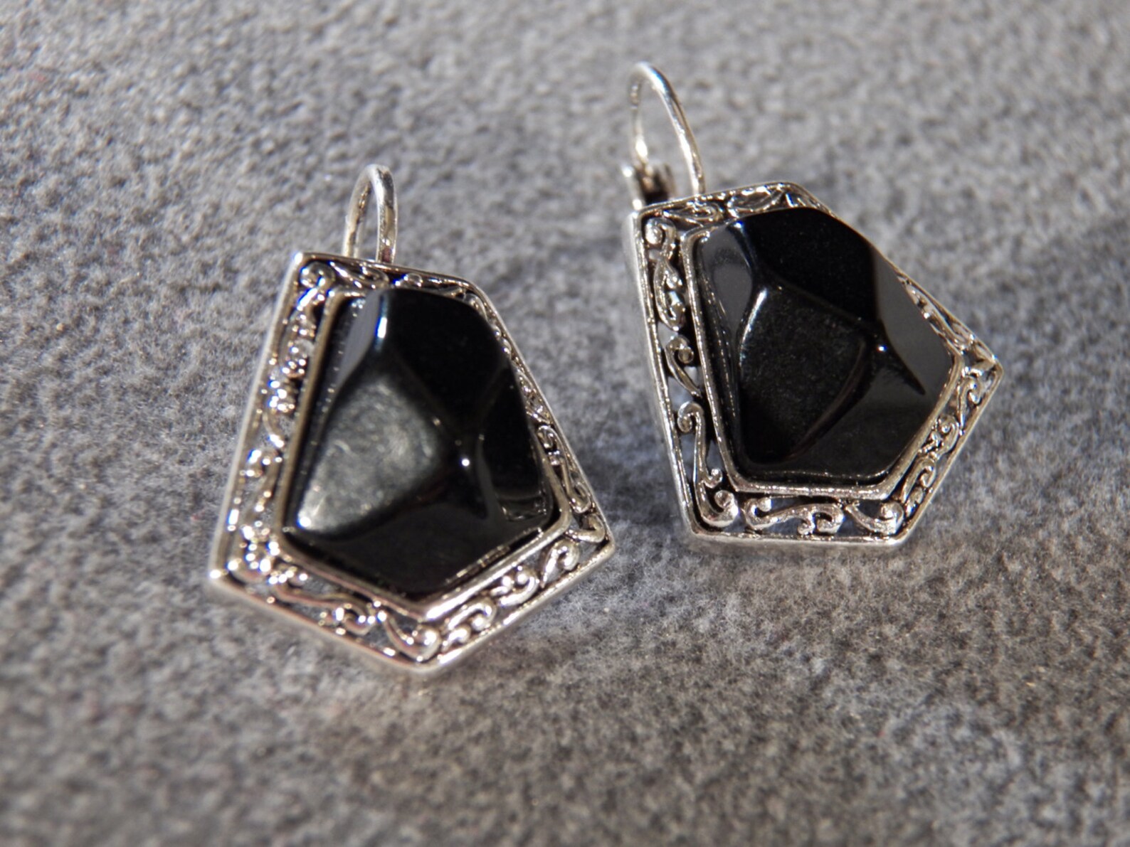 Parure Vintage Collier Et Boucles D'oreilles Argentées Et Noires - Occasion - Pour Femme