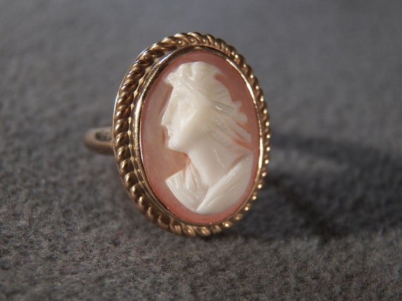 Vintage 10K Yellow Gold  Oval Fancy Carved Cameo … - image 1