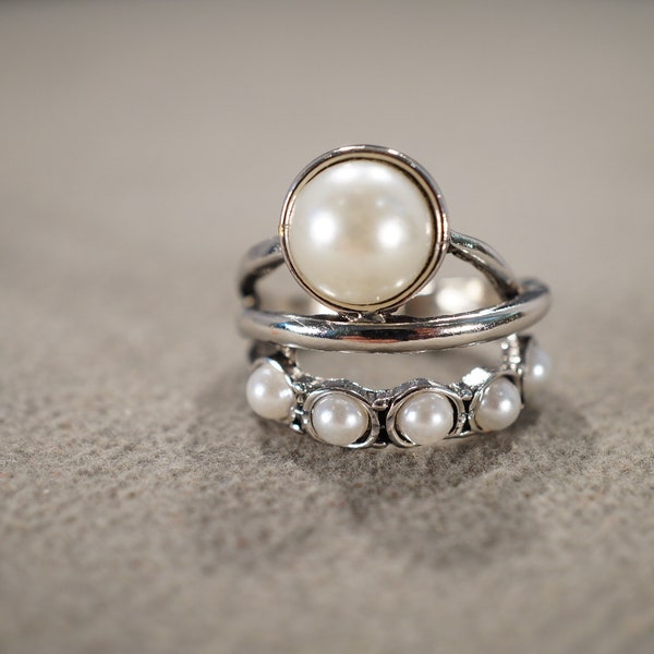 Vintage Wedding Band Stacker Design Ring Silver Tone 6 Round Bezel Set Faux Pearl Stones Cluster Multi Stone Setting, Size 7 Adjustable