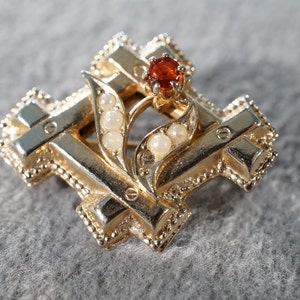 Vintage Yellow Gold  Tone Fancy Multi  Round Faux Pearl Ruby Red Rhinestone Crest Design Pin Brooch