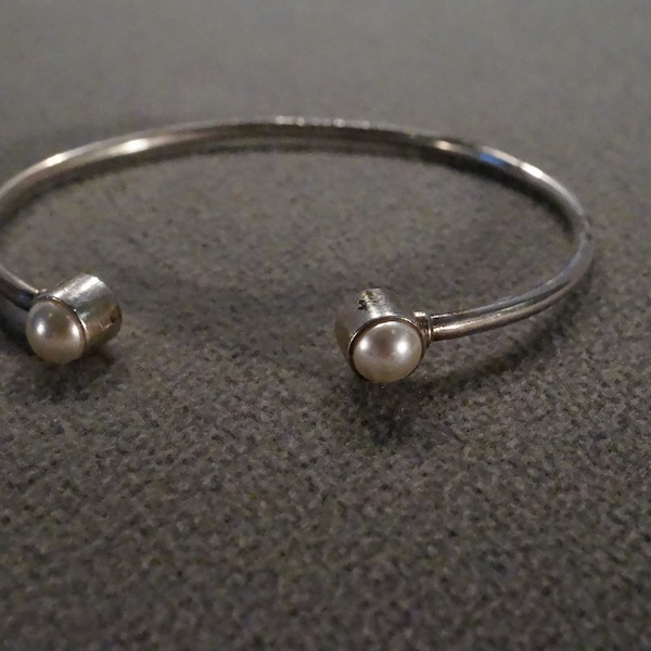 Antique Vintage Sterling Silver Cuff Bangle Bracelet 2 Round Bezel End Cap Set Cultured Pearl Artist Rendered Classic Collectable      #2698