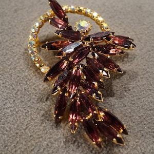 Antique Vintage Pin Brooch Gold Tone Multi Round Marquise Prong Set Purple Aurora Borealis Glass Rhinestones Cluster Water Fall Setting 2942