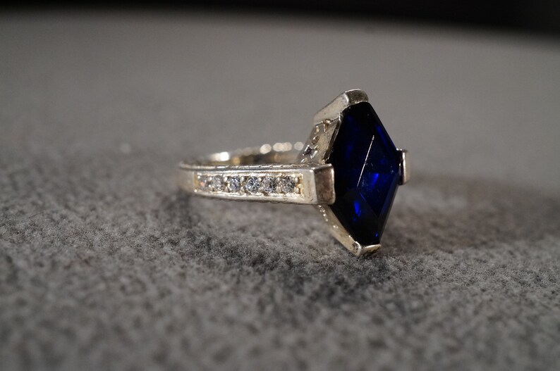 Vintage Sterling Silver Band Ring 7 Round Marquise Prong Set Blue Clear Cubic Zirconia Multi Stone Design Setting Art Deco Style Size 6