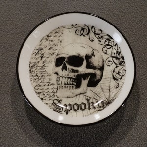 Vintage Porcelain Pottery Ceramic Trinket Dish Detailed Skull Design Round Jewelry Storage Display Classic Collectable Home Decor Retro