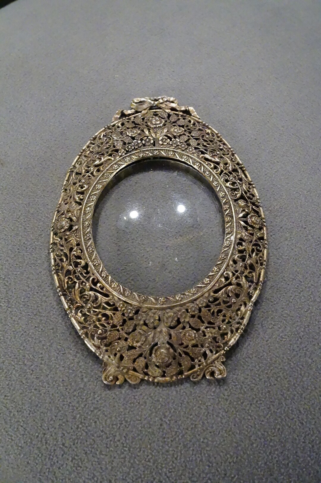Antique Vintage Brass Bronze Oval Picture Frame Scrolled Etched Raised