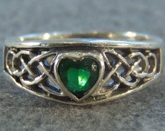 Vintage Sterling Silver Heart Green Topaz  Bold  Wide Fancy  Irish Celtic Knot Design  Band Ring, Size 9
