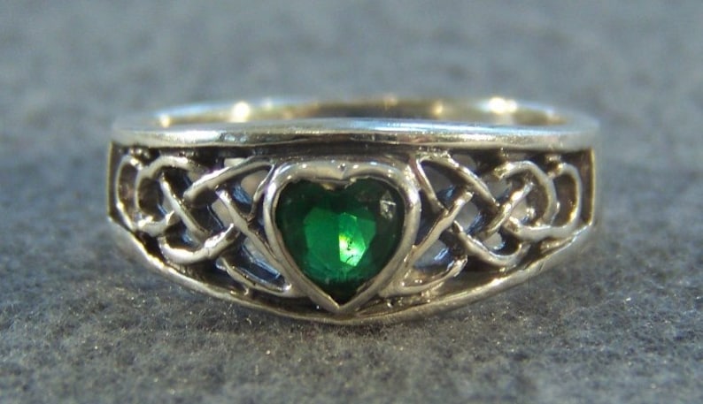 Size 6 Vintage Sterling Silver Heart Green Topaz Bold Wide Fancy Irish Celtic Knot Design Band Ring