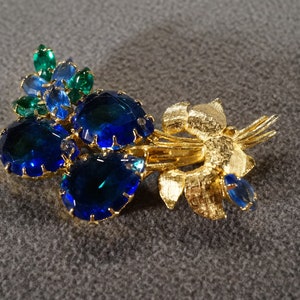 Vintage Yellow Gold Tone Pin Brooch 10 Pear Teardrop Marquise Prong Set Glass Emerald Green Blue Glass Rhinestone Art Deco Style       #3128