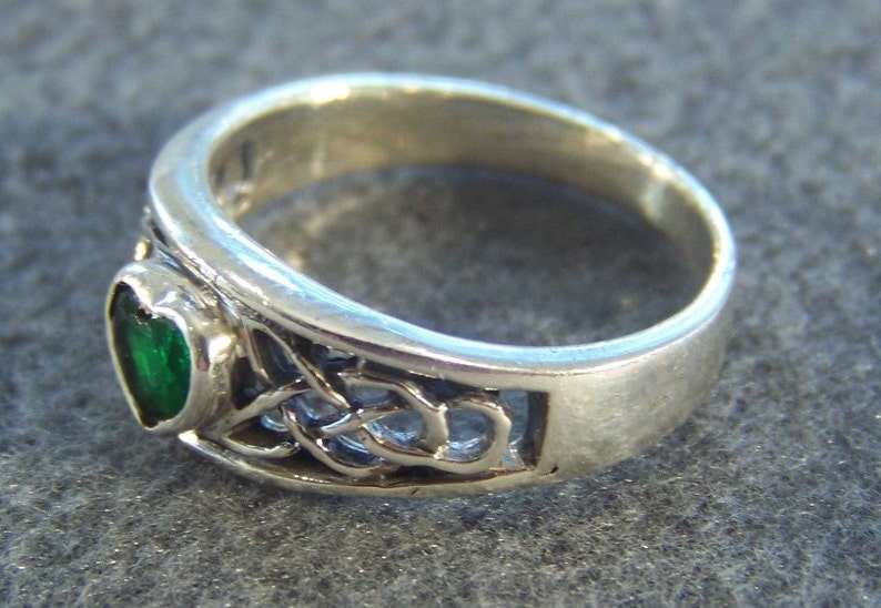 Size 6 Vintage Sterling Silver Heart Green Topaz Bold Wide Fancy Irish Celtic Knot Design Band Ring
