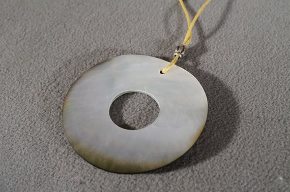 Vintage Large Round Fancy Carved Abalone Attached… - image 3