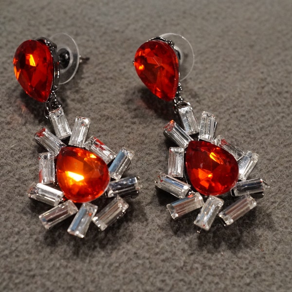 Vintage Art Deco Style Silver Tone Dangle Drop Chandelier Pierced Earrings Pear Rectangle Ruby Red Glass Rhinestone Halo Setting