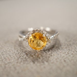 Vintage Wedding Band Stacker Design Rin g Sterling Silver 31 Round Prong Set Diamond Golden Citrine Cluster Multi Stone Halo Setting, Size 7