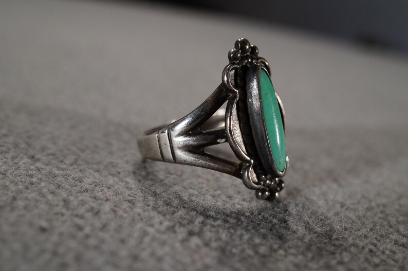 Size 6 Vintage Sterling Silver Band Ring Marquise Bezel Set Turquoise Fancy Scrolled Southwestern Style Design Setting