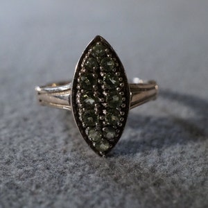 Vintage Sterling Silver  12  Round  Peridot Scrolled Filigree Etched Victorian Style Band Ring, Size 8