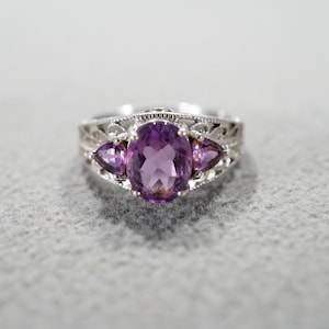 Vintage Wedding Band Stacker Design Ring Sterling Silver 3 Trillion Oval Prong Set African Amethyst Cluster Multi 3 Stone Setting, Size 7