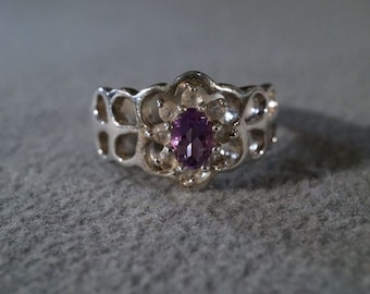 Vintage Sterling Silver Band Ring Oval Prong Set Amethyst  White Topaz Scrolled Filigree Victorian Style Classic Collectable, Size  9  RL