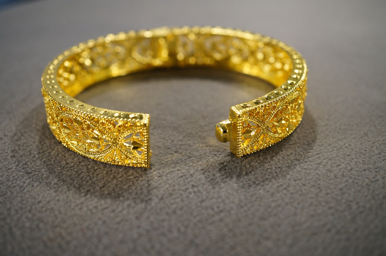 Vintage Yellow Gold Tone Bangle Bracelet Fancy Eternity Etched Scrolled ...
