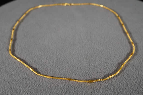 Vintage Necklace Chain Yellow Gold Tone Unique Wo… - image 2