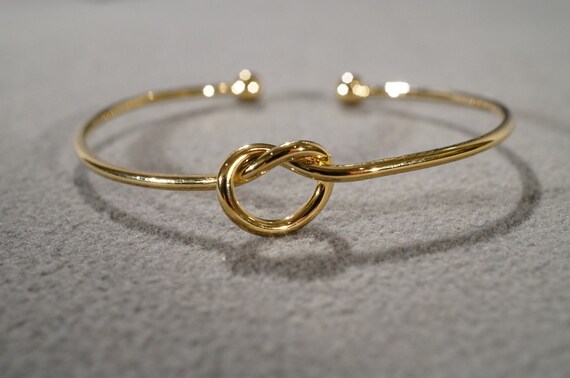 Vintage Yellow Gold Tone Classic Bold Love Knot Design Fancy Vintage Yellow Gold Tone Classic Bold Love Knot Design Fancy
