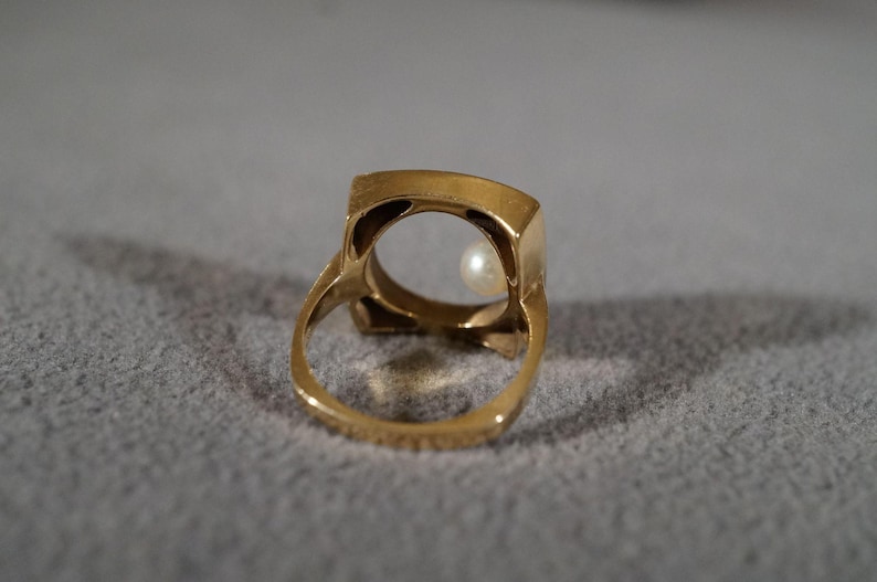 Vintage Band Ring 10 K Yellow Gold Round Cultured Pearl Dramatic Open Space Design Size 6 ** RL