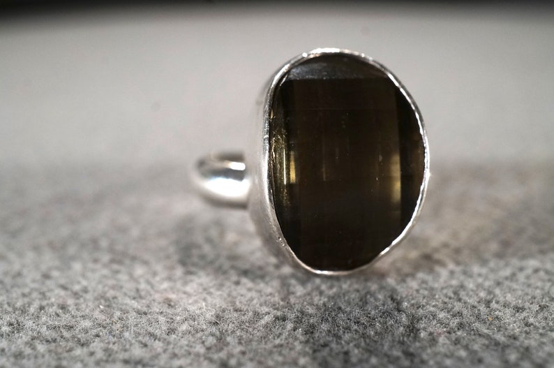 Vintage Sterling Silver Band Ring Oval Bezel Set Smokey Quartz Smooth sleek Design Setting Art Deco Style Size 7