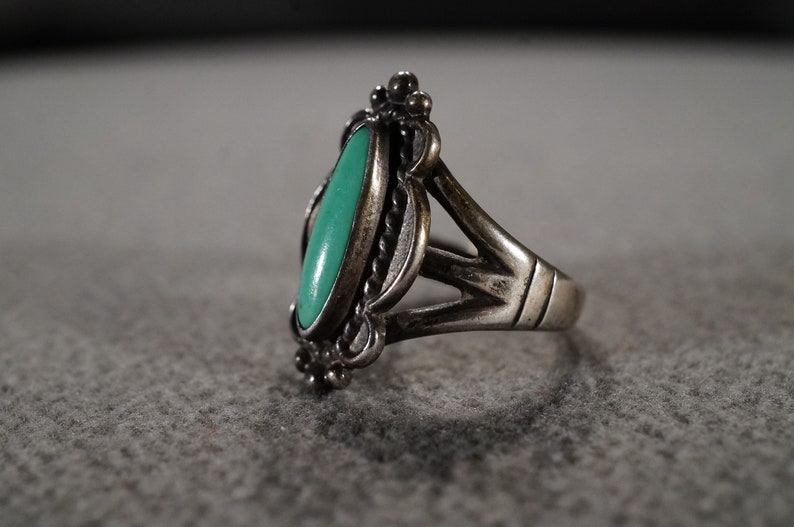 Size 6 Vintage Sterling Silver Band Ring Marquise Bezel Set Turquoise Fancy Scrolled Southwestern Style Design Setting