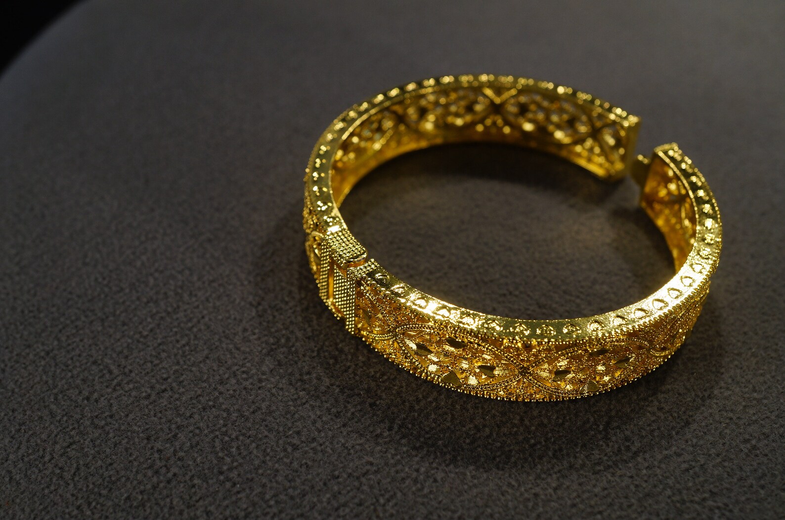 Vintage Yellow Gold Tone Bangle Bracelet Fancy Eternity Etched Scrolled ...