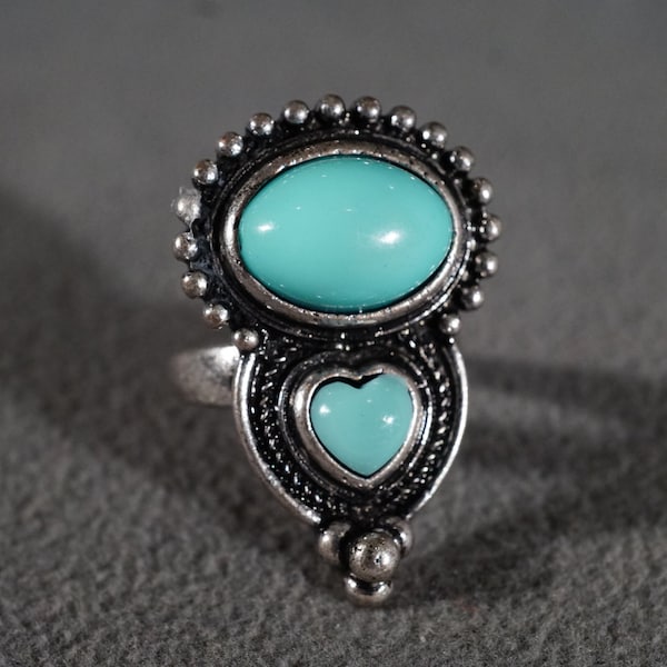 Vintage Silver Tone Large  Oval Heart Faux Turquoise Fancy Raised Relief Beaded Decorative Southwestern Style Cigar Band Ring, Size 7