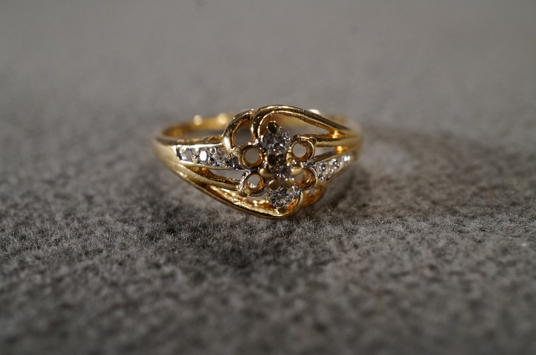 Vintage 14 K Yellow Gold Band Ring 9 Round Prong Set Diamond